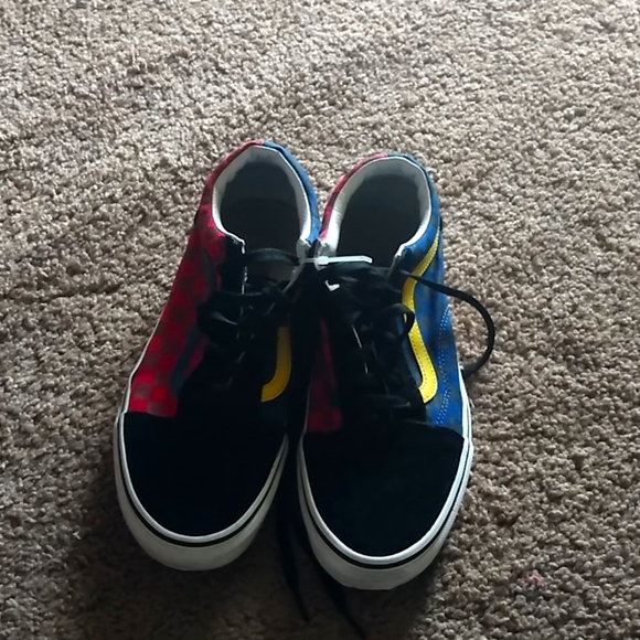 VANS- Men's 9.5/ Women's 11.0